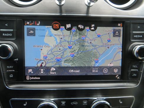 Used 2018 Bentley Bentayga image 14