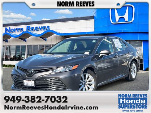 Used 2018 Toyota Camry LE image 1