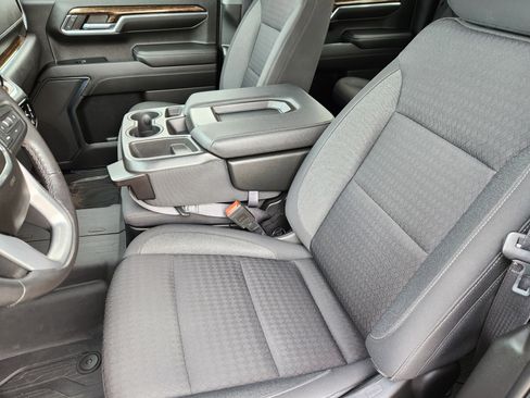 Used 2022 GMC Sierra 1500 Elevation w/ LPO, Elevation Black Package image 9