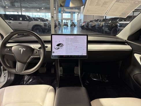 Used 2020 Tesla Model 3 Standard Range Plus image 23