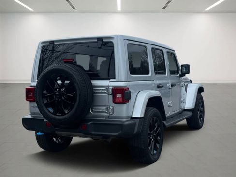 Used 2023 Jeep Wrangler Sahara w/ Cold Weather Group image 6