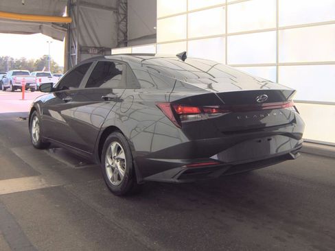 Used 2022 Hyundai Elantra SE FWD image 6