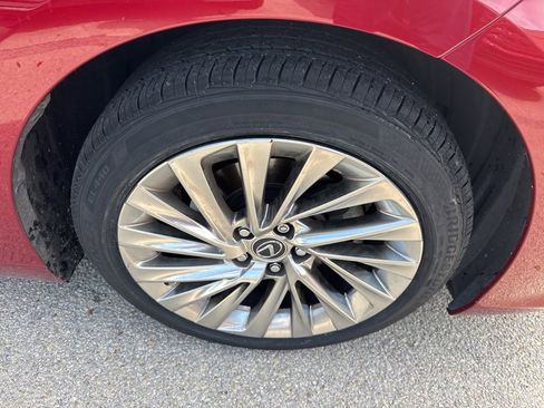 Used 2019 Lexus ES 300h Ultra Luxury w/ Accessory Package 2 image 10