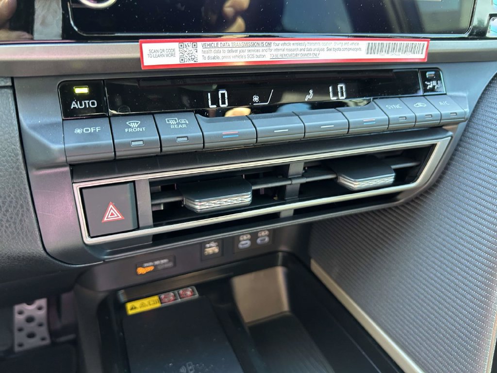 New 2026 Toyota Camry Hybrid FWD image 22