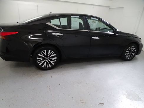 Used 2024 Nissan Altima 2.5 SV FWD image 21