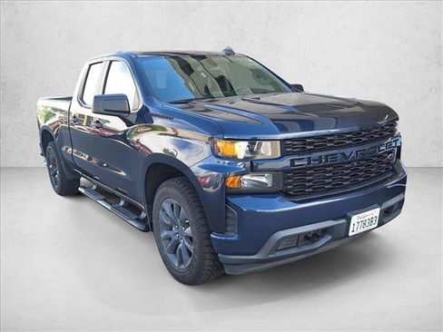 Used 2020 Chevrolet Silverado 1500 Custom w/ Custom Value Package image 3