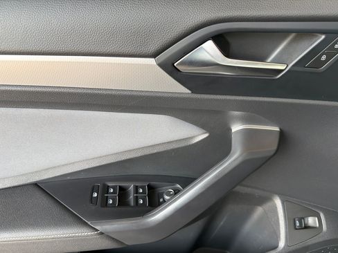 Used 2025 Volkswagen Jetta SE FWD image 10