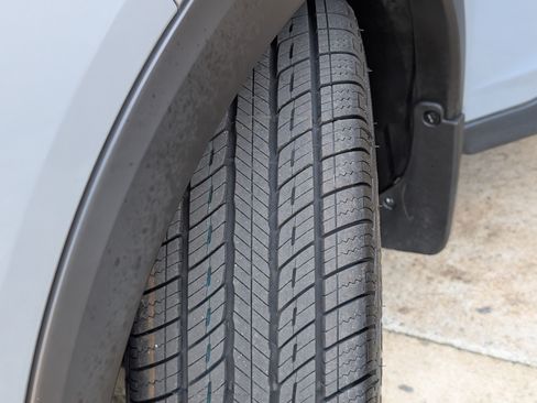 Used 2024 Nissan Kicks SV FWD image 34