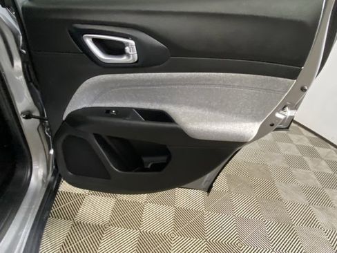 Used 2024 Jeep Compass Latitude image 12