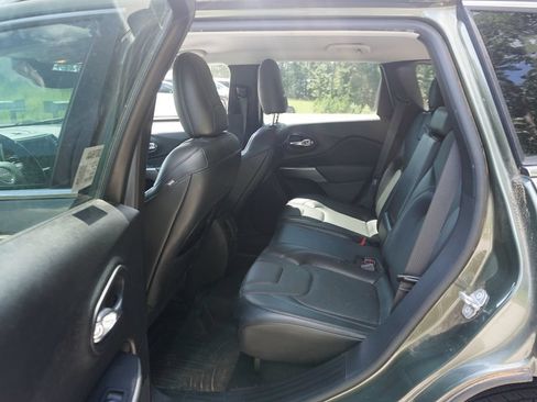 Used 2021 Jeep Cherokee Latitude Lux w/ Comfort/Convenience Group AWD/4WD image 14