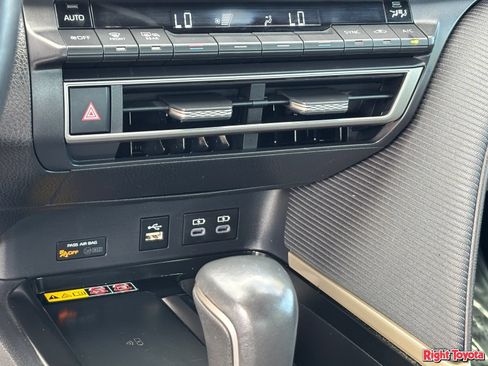 Used 2025 Toyota Camry SE FWD image 29