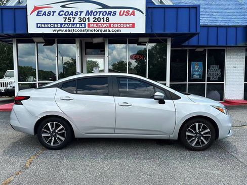 Used 2021 Nissan Versa SV image 2