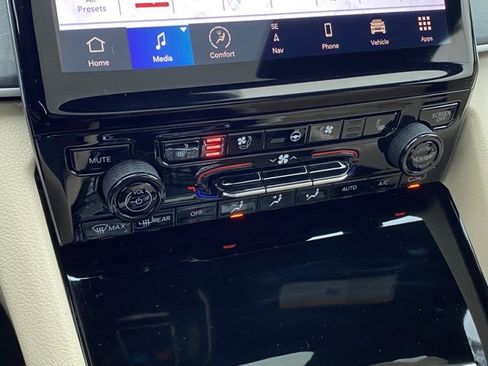 Used 2022 Jeep Grand Cherokee Limited 4xe w/ Luxury Tech Group II image 18