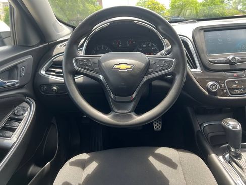 Used 2017 Chevrolet Malibu LT FWD image 13