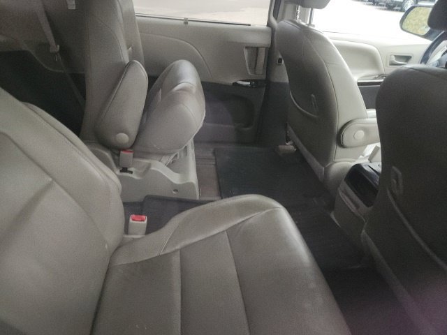 Used 2017 Toyota Sienna XLE AWD/4WD image 4
