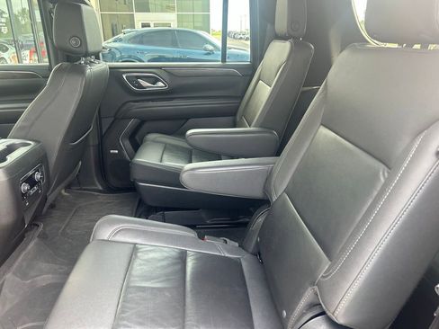 Used 2023 Chevrolet Suburban Z71 w/ Luxury Package AWD/4WD image 14