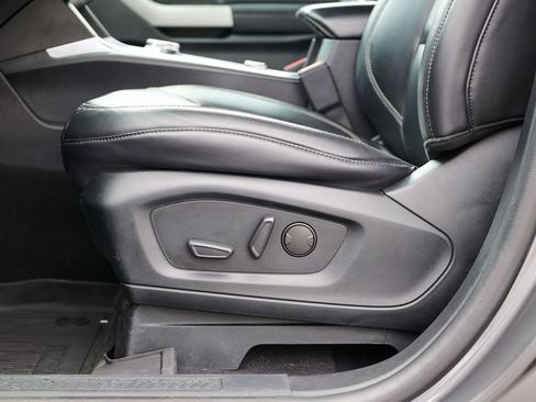 Certified 2023 Ford Explorer XLT w/ Equipment Group 202A image 33