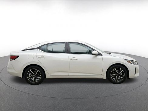 Used 2025 Nissan Sentra SV FWD image 9