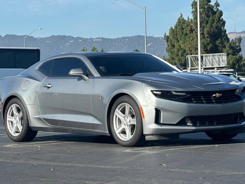 Used 2024 Chevrolet Camaro LT w/ Technology Package RWD image 2