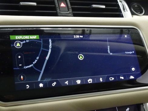 Used 2018 Land Rover Range Rover Sport SE AWD/4WD image 8