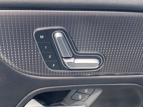 Used 2023 Mercedes-Benz GLB 250 4MATIC image 16