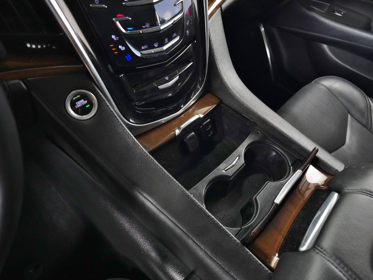 Used 2017 Cadillac Escalade Luxury AWD/4WD image 28