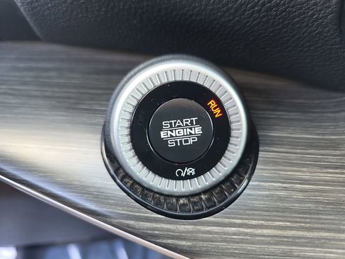 Certified 2024 Jeep Wagoneer Series II image 27