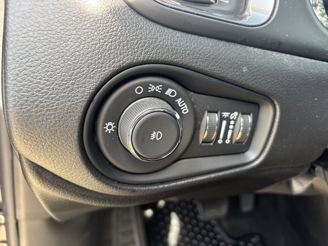 Used 2022 Jeep Renegade Latitude AWD/4WD image 22