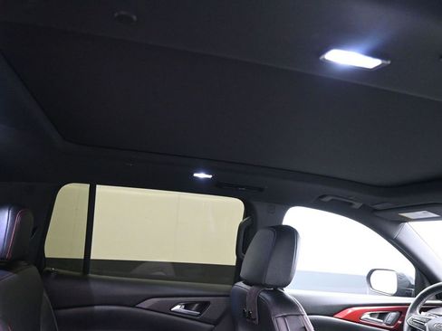 Used 2024 Chevrolet Traverse Z71 image 24