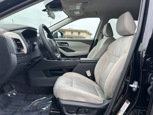 Used 2025 Nissan Rogue SV image 16