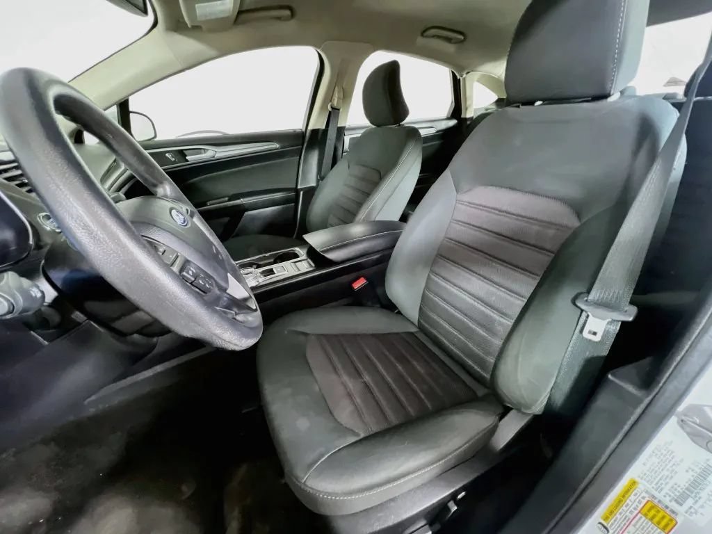 Used 2019 Ford Fusion SE FWD image 21