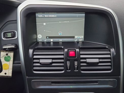 Used 2013 Volvo XC60 T6 R-Design Platinum image 27