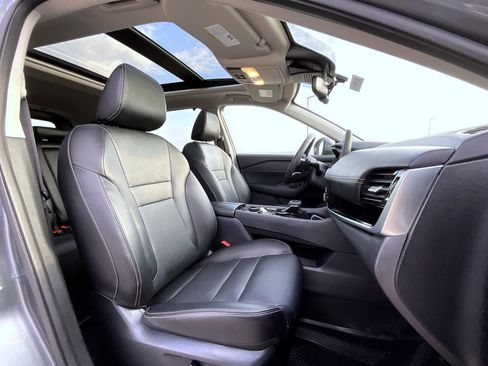 Certified 2024 Nissan Rogue SL w/ SL Premium Package image 16