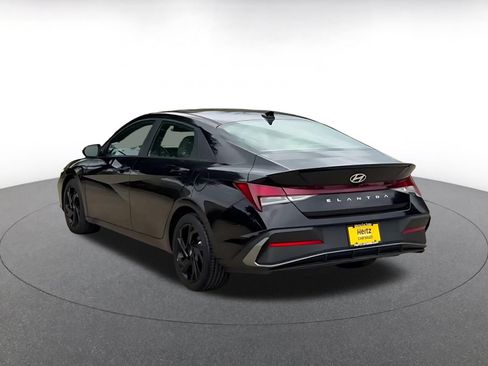 Used 2026 Hyundai Elantra Sport FWD image 9