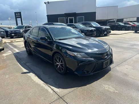 Used 2019 Toyota Camry XSE FWD image 3