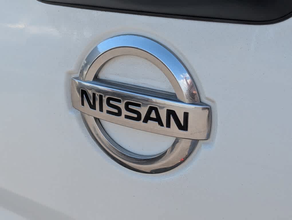 Used 2017 Nissan Titan SV AWD/4WD image 9