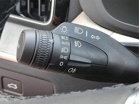 Certified 2025 Volvo XC60 B5 Plus image 23