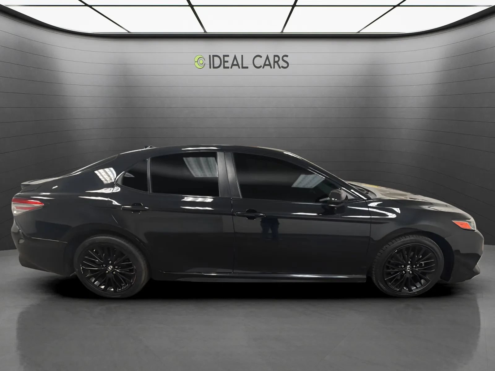 Used 2019 Toyota Camry SE FWD image 4