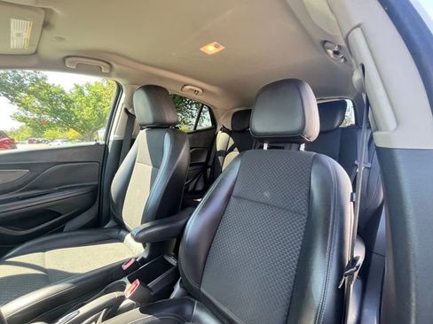 Used 2021 Buick Encore Preferred AWD/4WD image 10