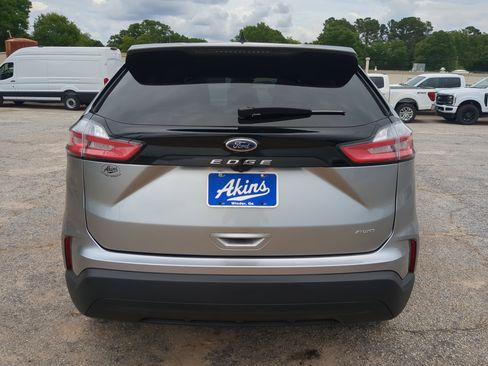 Used 2024 Ford Edge SE w/ Cargo Accessory Package AWD/4WD image 4