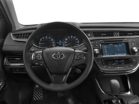 Used 2018 Toyota Avalon XLE Premium w/ Carpet Mat Package FWD image 7