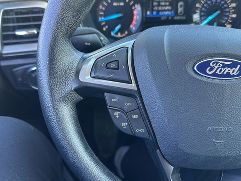 Used 2017 Ford Fusion SE image 13