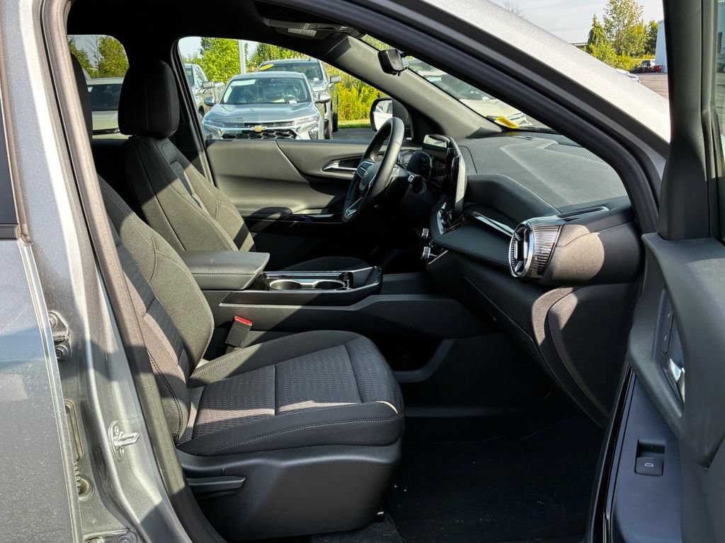 Used 2025 Chevrolet Equinox LT w/ Safety and Technology Package AWD/4WD image 23