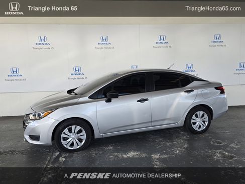 Used 2023 Nissan Versa S image 1