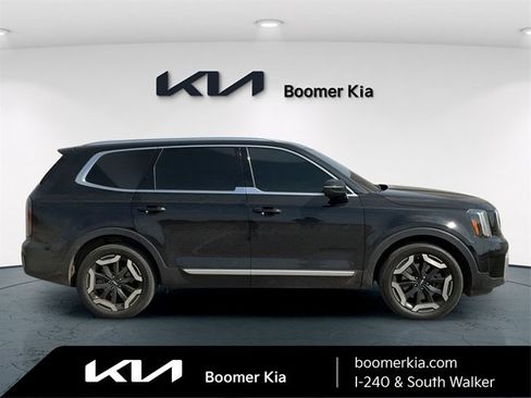 Used 2023 Kia Telluride EX w/ EX Captain's Chair Package image 4