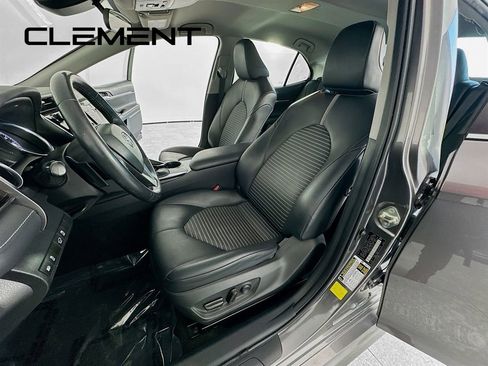 Used 2020 Toyota Camry SE image 28