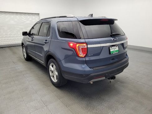 Used 2019 Ford Explorer XLT image 5