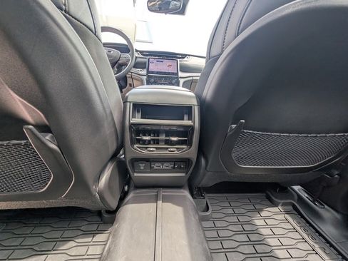 Used 2024 Jeep Grand Cherokee Limited image 39