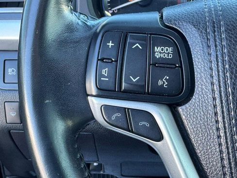 Used 2018 Toyota Highlander SE image 18