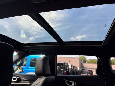 New 2025 Jeep Compass Limited w/ Sun & Sound Group image 7